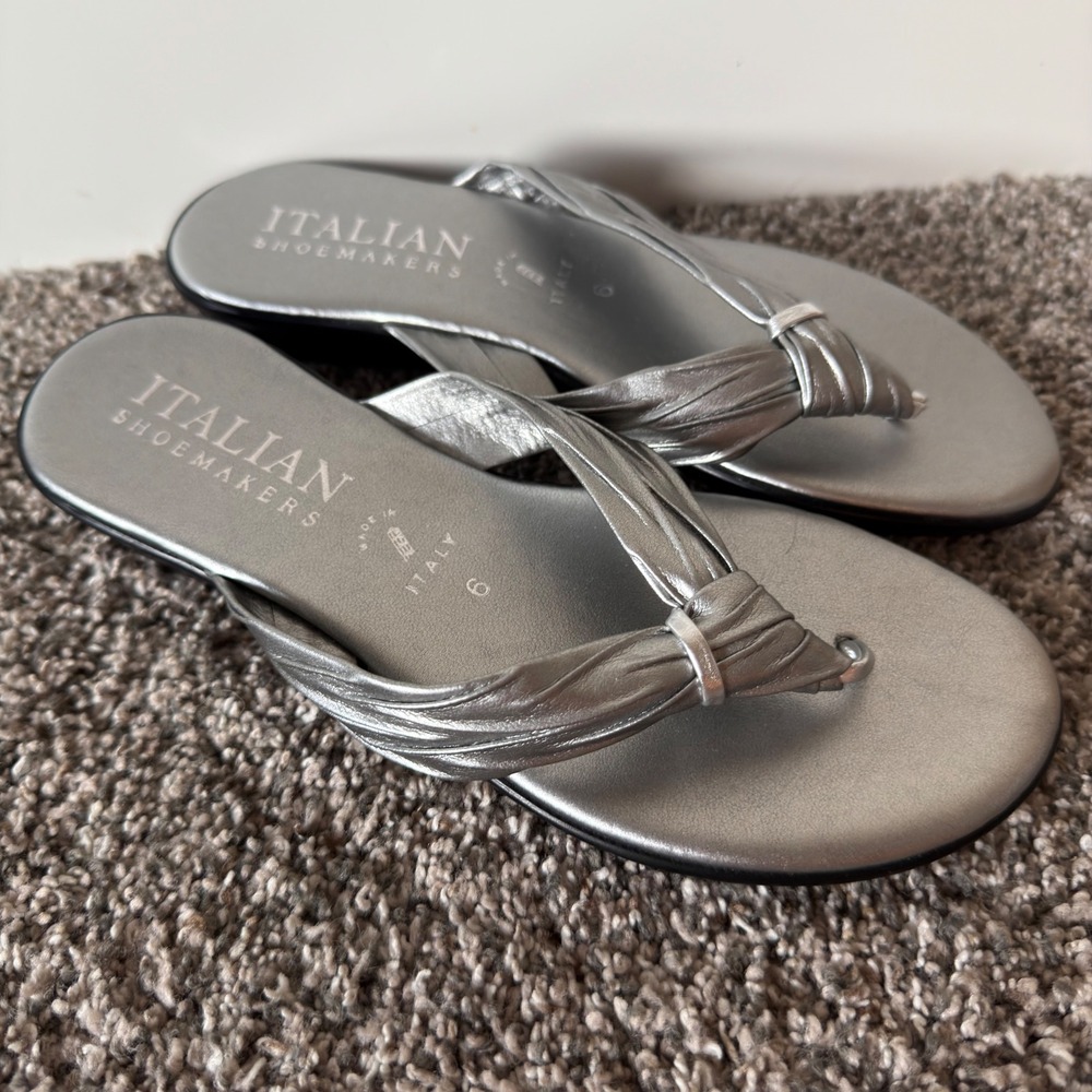 Italian Shoemakers Womens Silver Metallic Twisted Thong Sandals Flip Flops Sz 6